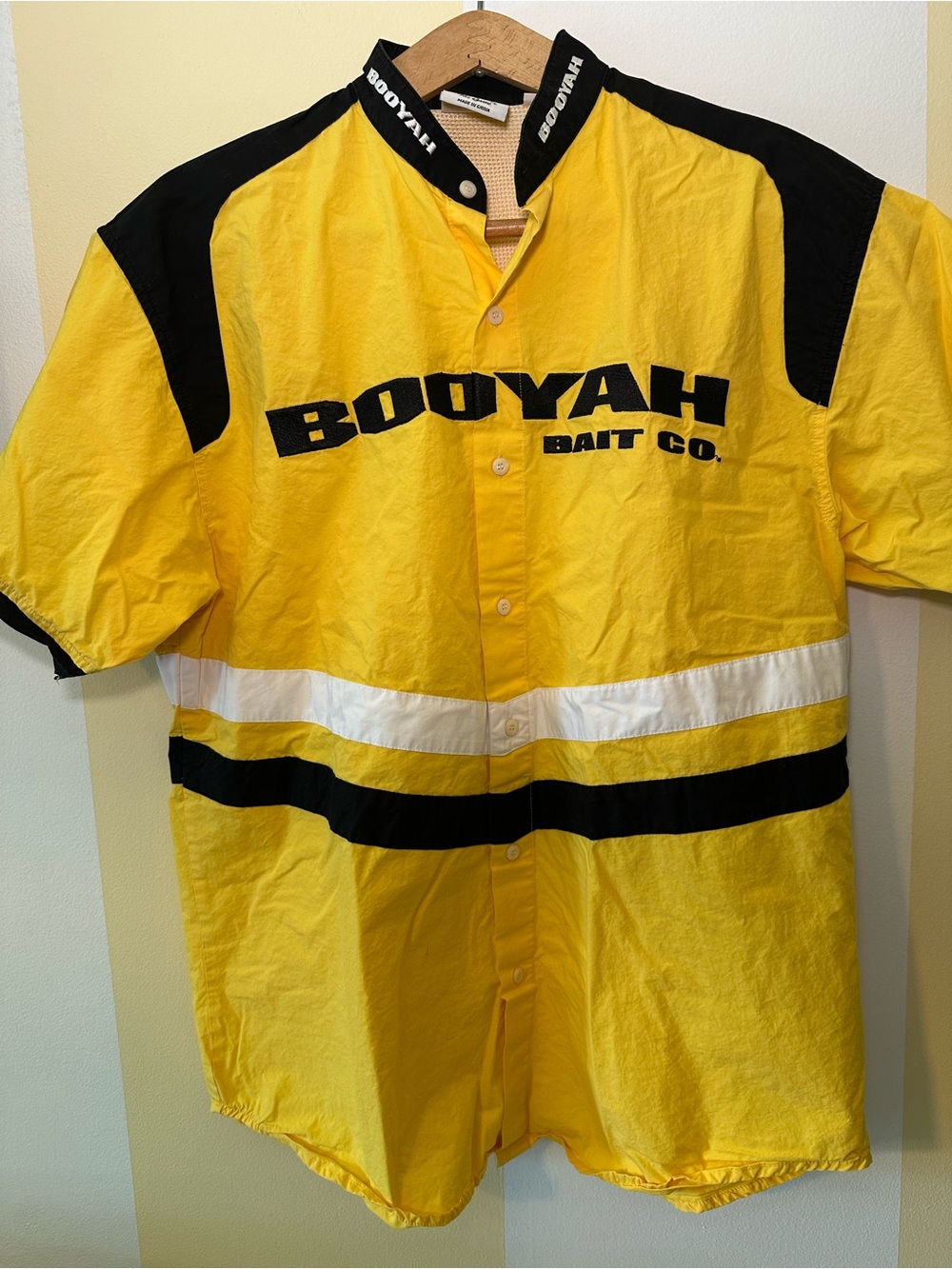 "BOOYAH" Bait Co. TOURNAMENT FISHING SHIRT JERSEY men's size Medium yellow black